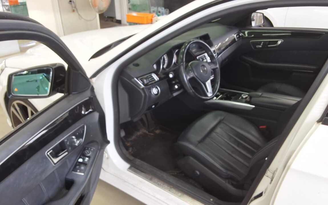 MERCEDES-BENZ E-CLASS (4TH GEN) E220 CDI BLUETEC AVANTGARDE SPORT 2016 - zdjęcie 10