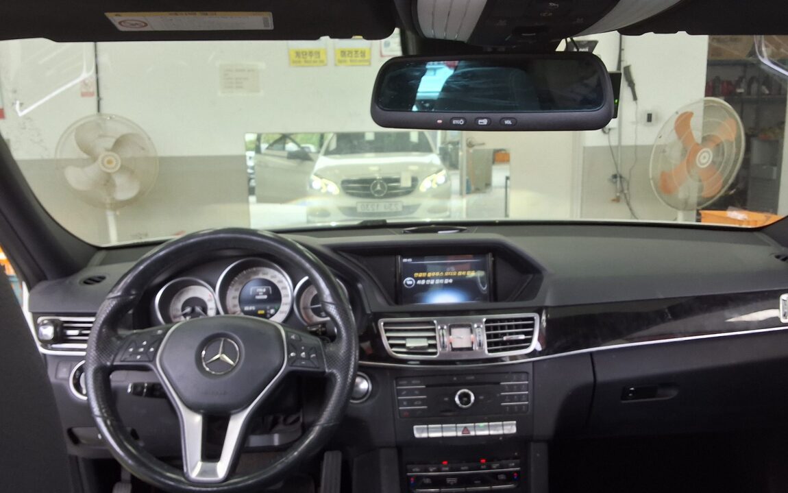 MERCEDES-BENZ E-CLASS (4TH GEN) E220 CDI BLUETEC AVANTGARDE SPORT 2016 - zdjęcie 11