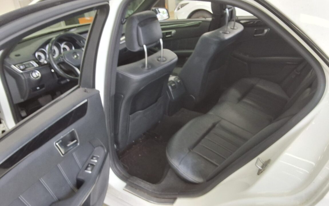 MERCEDES-BENZ E-CLASS (4TH GEN) E220 CDI BLUETEC AVANTGARDE SPORT 2016 - zdjęcie 12
