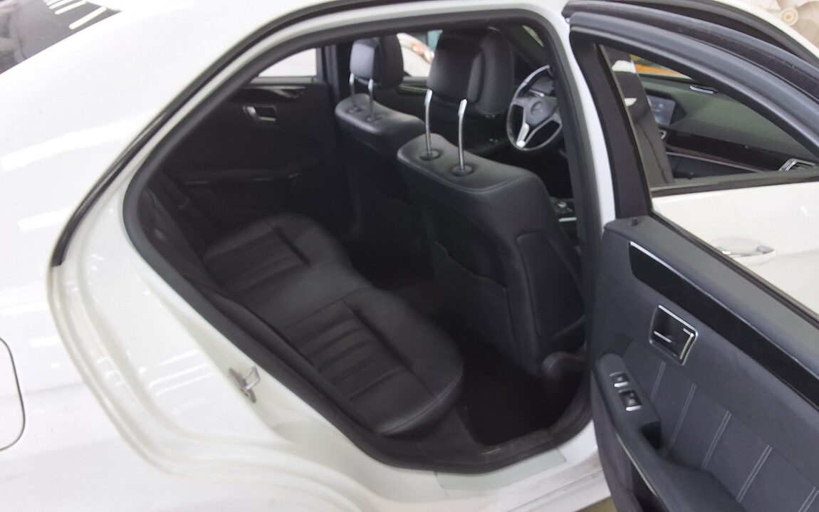 MERCEDES-BENZ E-CLASS (4TH GEN) E220 CDI BLUETEC AVANTGARDE SPORT 2016 - zdjęcie 13