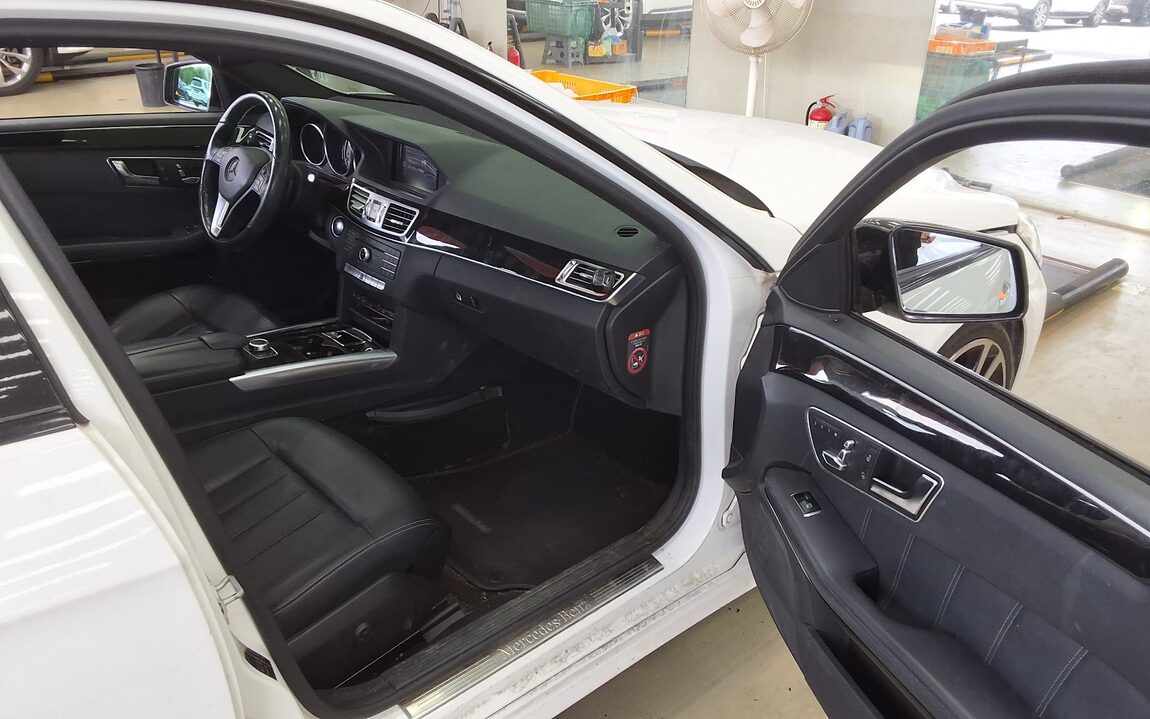 MERCEDES-BENZ E-CLASS (4TH GEN) E220 CDI BLUETEC AVANTGARDE SPORT 2016 - zdjęcie 14