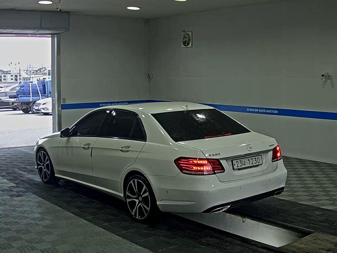 MERCEDES-BENZ E-CLASS (4TH GEN) E220 CDI BLUETEC AVANTGARDE SPORT 2016 - zdjęcie 6
