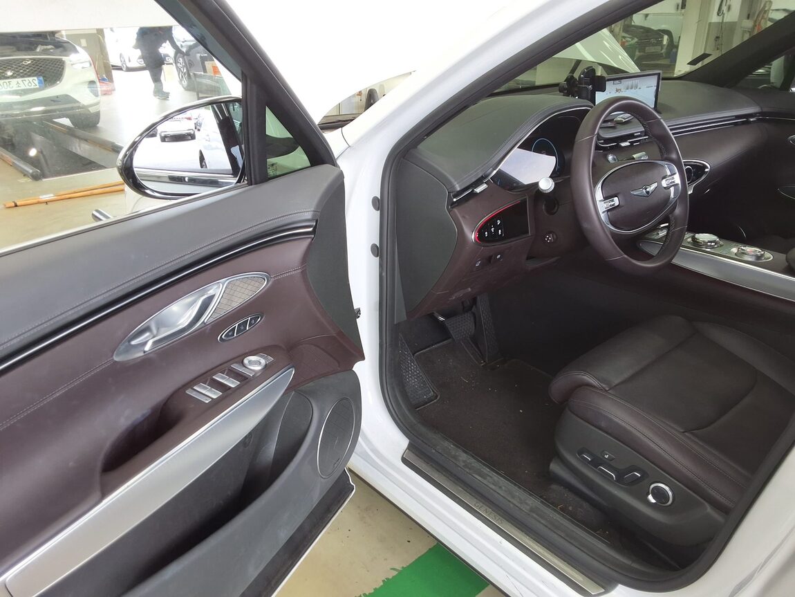 GENESIS GV70 2.5T AWD BASE MODEL 2023 - zdjęcie 10