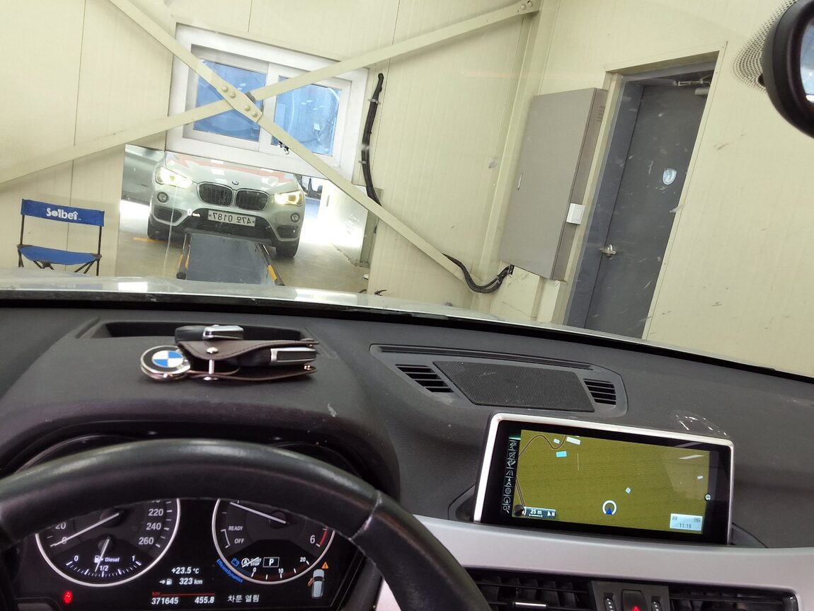 BMW X1 (2ND GEN) 18d xDRIVE 2016 - zdjęcie 25