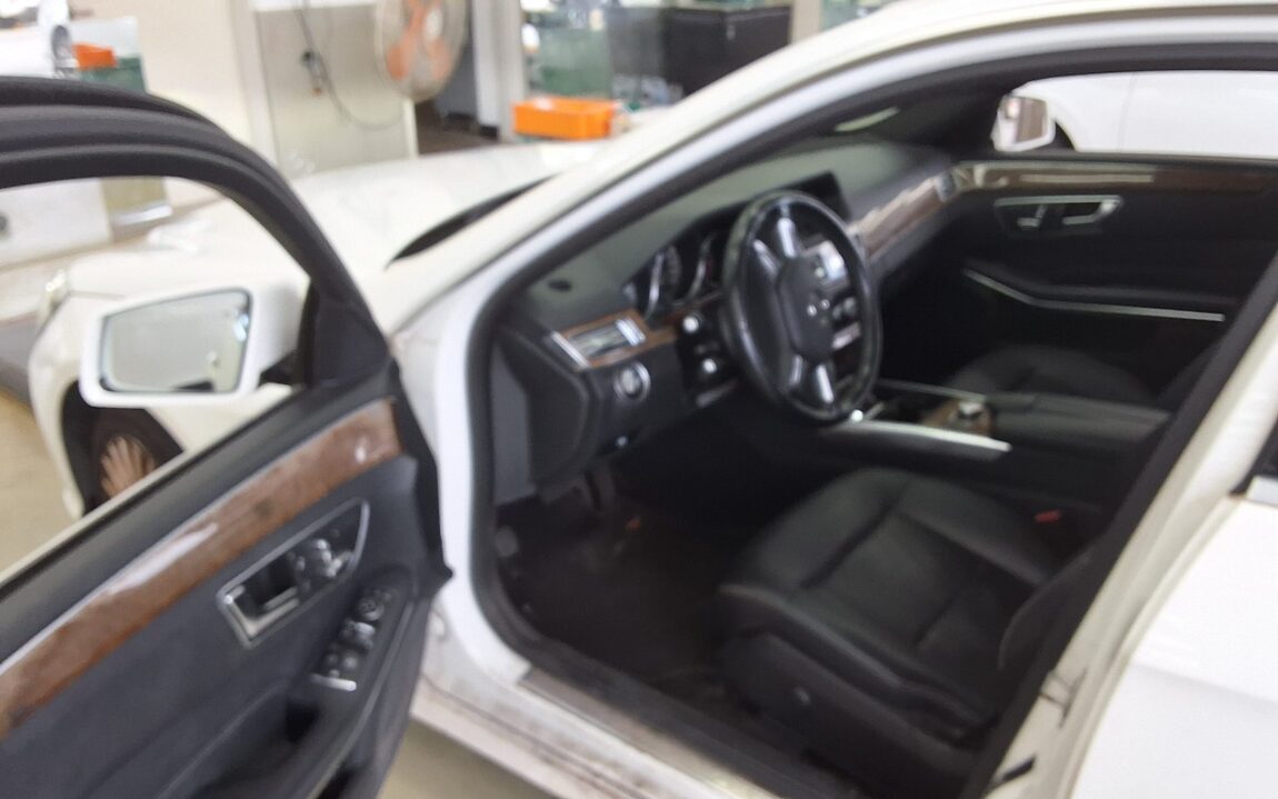 MERCEDES-BENZ E-CLASS (4TH GEN) E200 ELEGANCE 2014 - zdjęcie 10