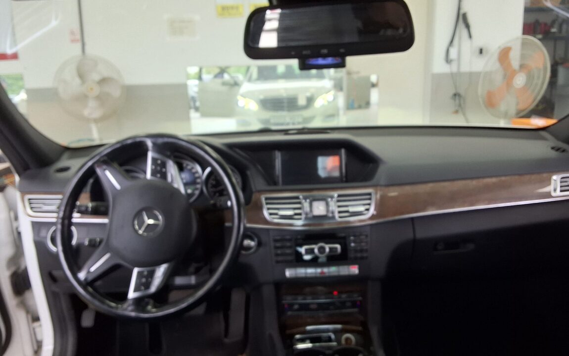 MERCEDES-BENZ E-CLASS (4TH GEN) E200 ELEGANCE 2014 - zdjęcie 11