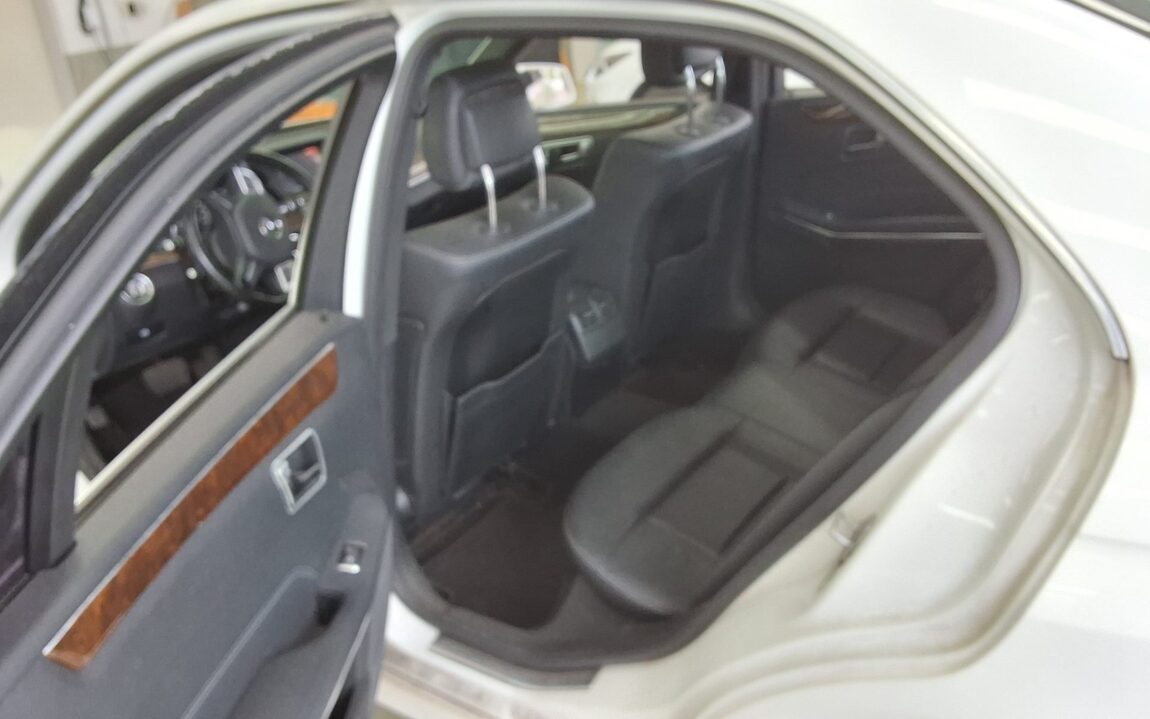 MERCEDES-BENZ E-CLASS (4TH GEN) E200 ELEGANCE 2014 - zdjęcie 12