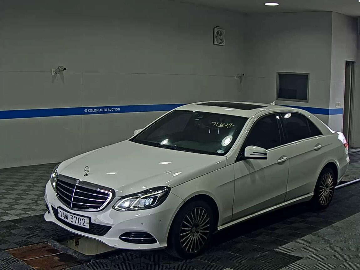 MERCEDES-BENZ E-CLASS (4TH GEN) E200 ELEGANCE 2014 - zdjęcie 2