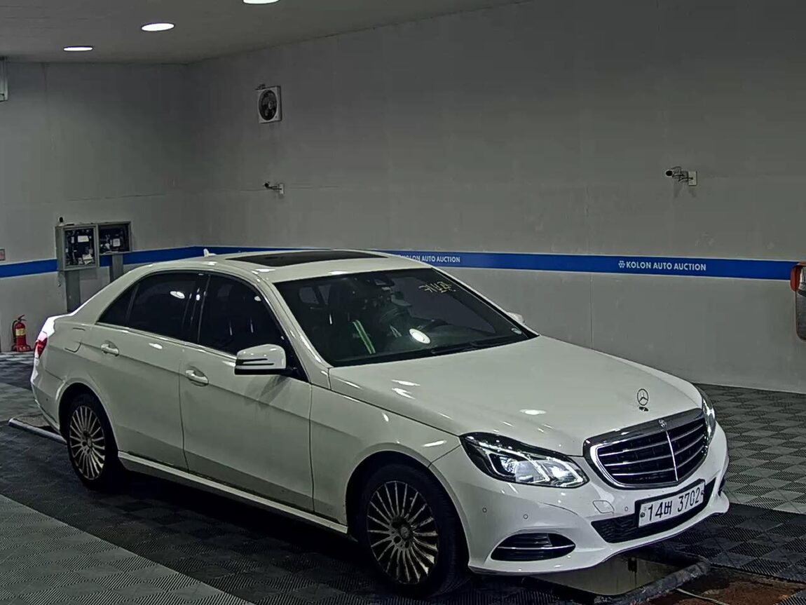 MERCEDES-BENZ E-CLASS (4TH GEN) E200 ELEGANCE 2014 - zdjęcie 3