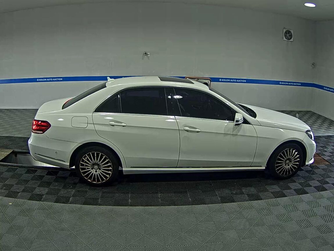 MERCEDES-BENZ E-CLASS (4TH GEN) E200 ELEGANCE 2014 - zdjęcie 4