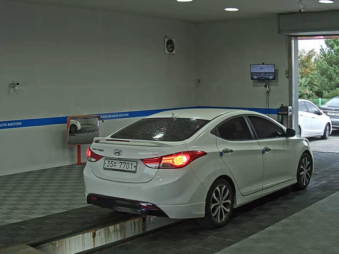HYUNDAI AVANTE MD M16 GDi MODERN 2014 - zdjęcie 5