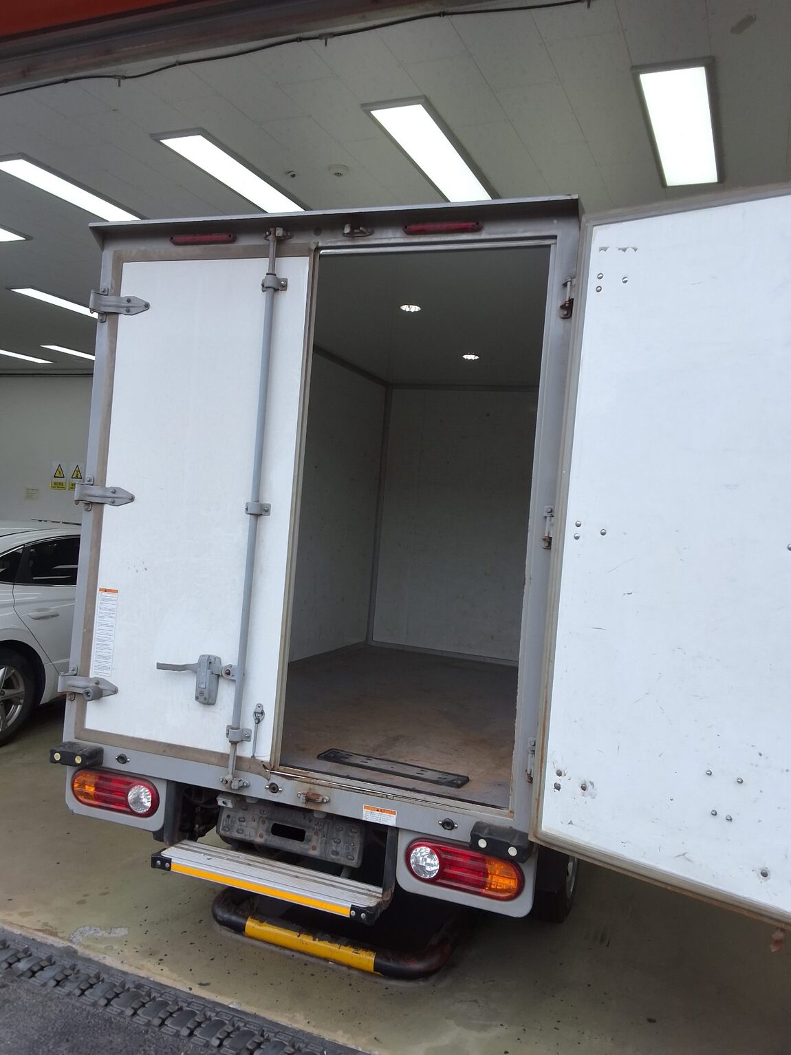 HYUNDAI PORTER II HIGH-ROOF BUILT-IN BOX TRUCK SUPER CAB 2022 - zdjęcie 13