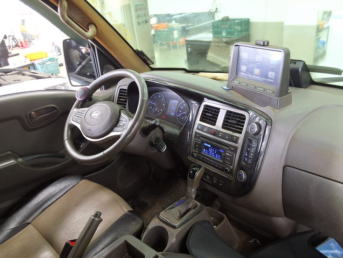 HYUNDAI PORTER II HIGH-ROOF BUILT-IN BOX TRUCK SUPER CAB 2022 - zdjęcie 11