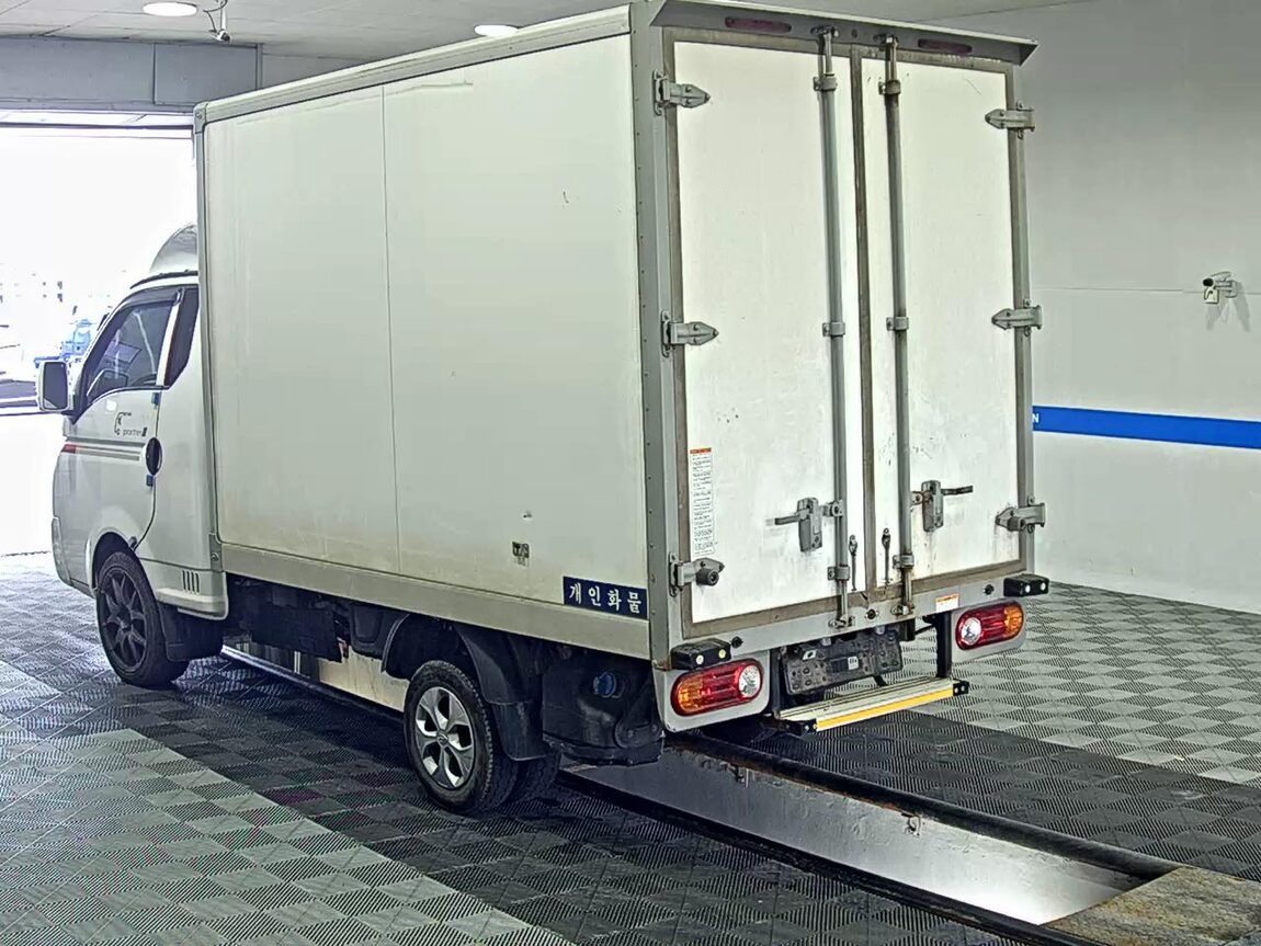 HYUNDAI PORTER II HIGH-ROOF BUILT-IN BOX TRUCK SUPER CAB 2022 - zdjęcie 6