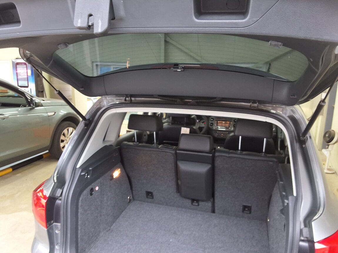 VOLKSWAGEN TIGUAN 2.0 TDI BLUEMOTION PREMIUM 2016 - zdjęcie 16