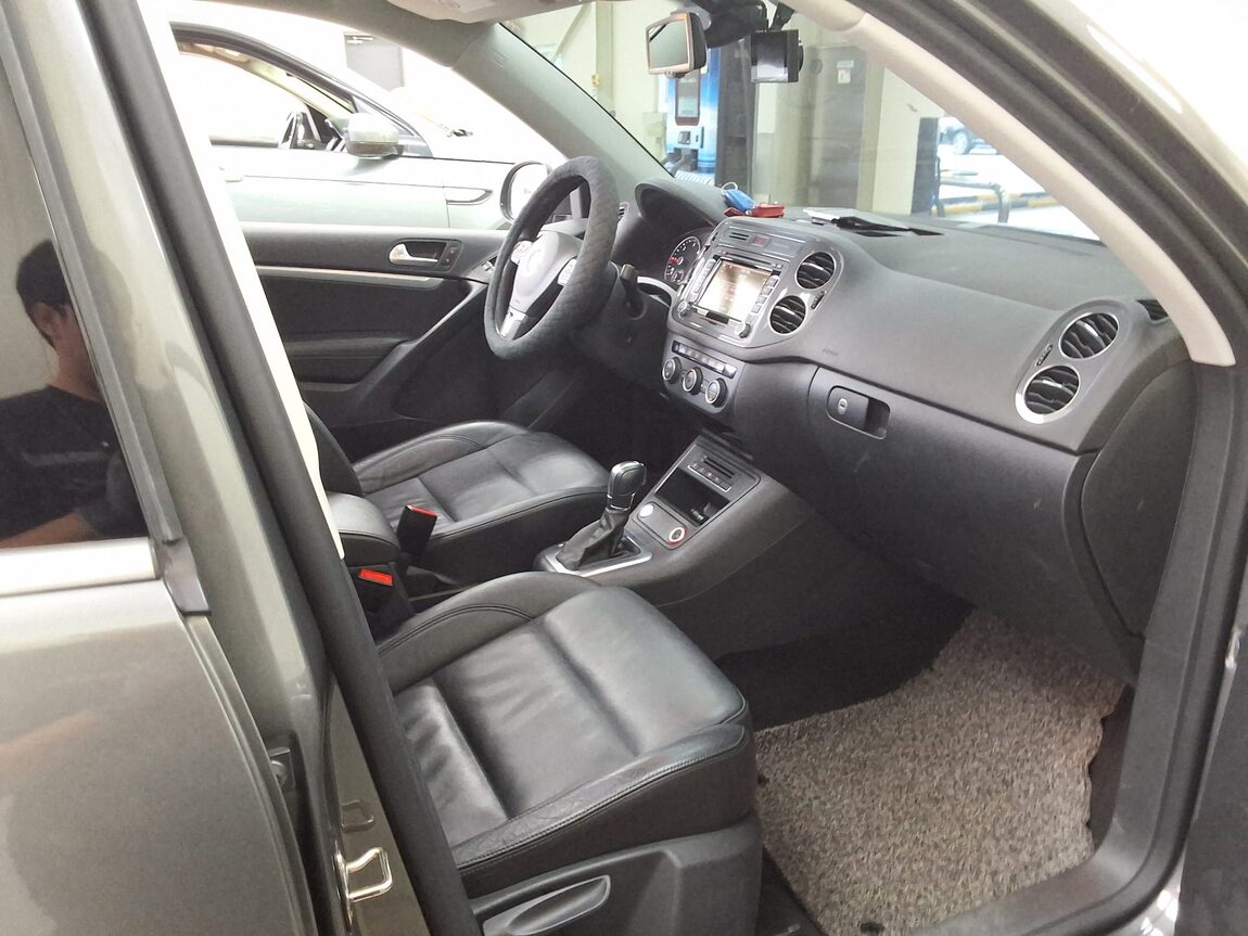 VOLKSWAGEN TIGUAN 2.0 TDI BLUEMOTION PREMIUM 2016 - zdjęcie 15