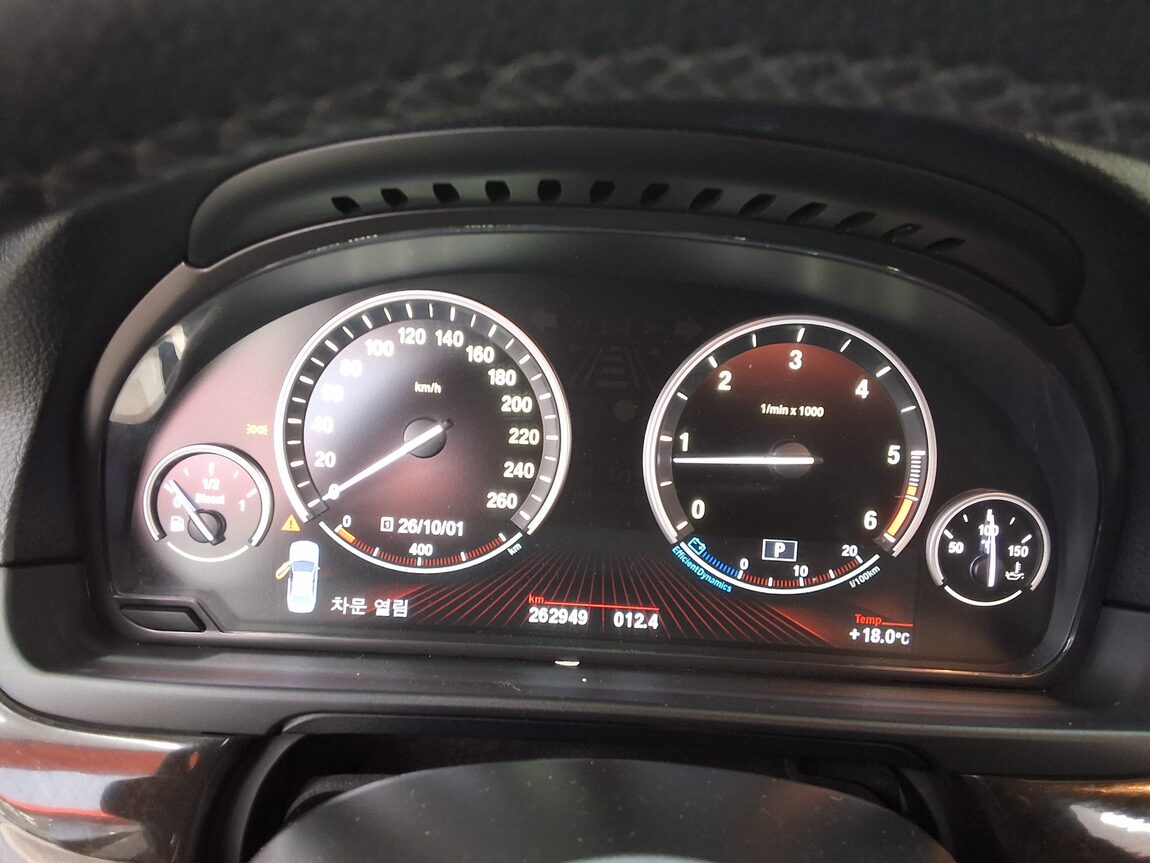 BMW 5 SERIES (6TH GEN) 520d 2012 - zdjęcie 10