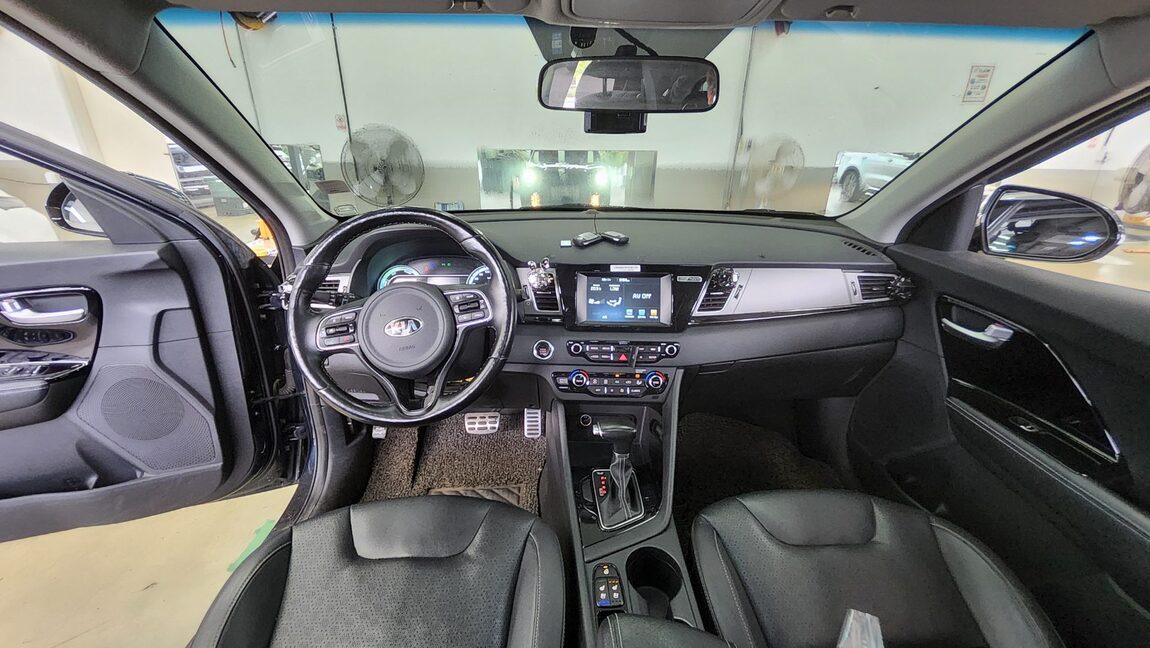 KIA NIRO 1.6 HYBRID PRESTIGE 2018 - zdjęcie 11