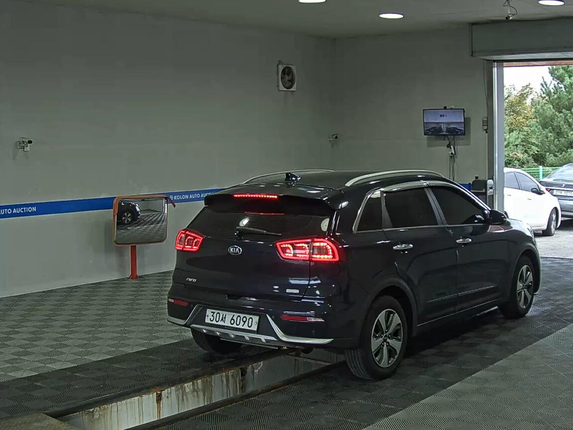 KIA NIRO 1.6 HYBRID PRESTIGE 2018 - zdjęcie 5
