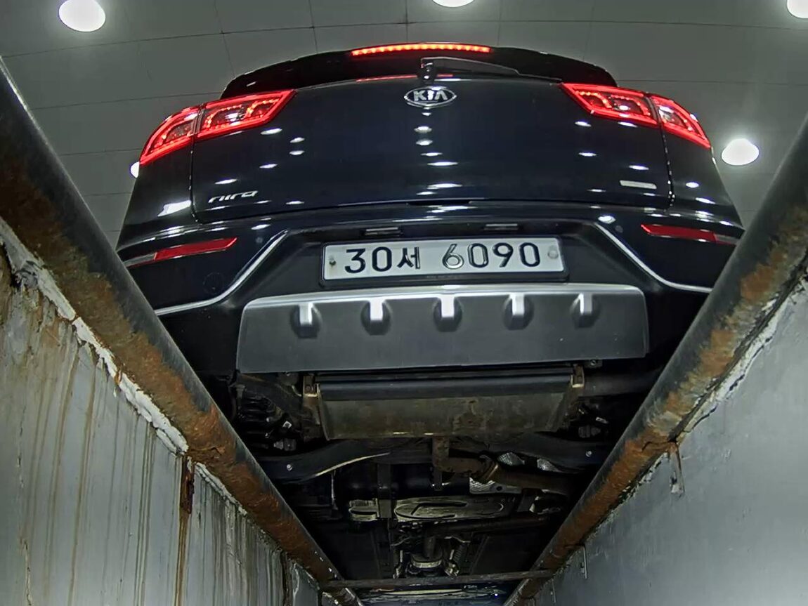 KIA NIRO 1.6 HYBRID PRESTIGE 2018 - zdjęcie 8