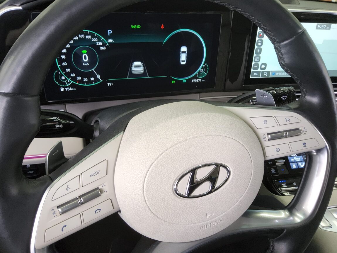 HYUNDAI THE NEW GRANDEUR IG HYBRID 2.4 HEV LE BLANC 2023 - zdjęcie 17