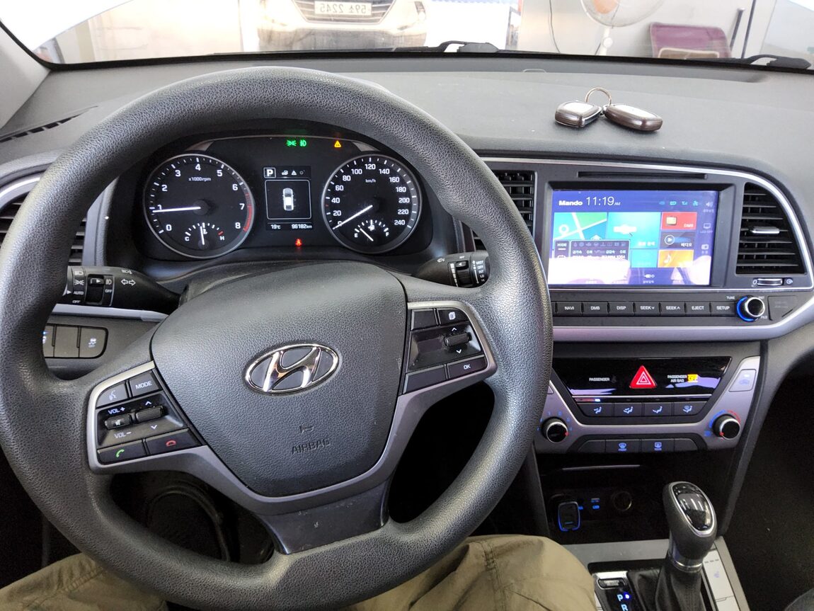 HYUNDAI AVANTE AD 1.6 GDi VALUE PLUS 2018 - zdjęcie 17