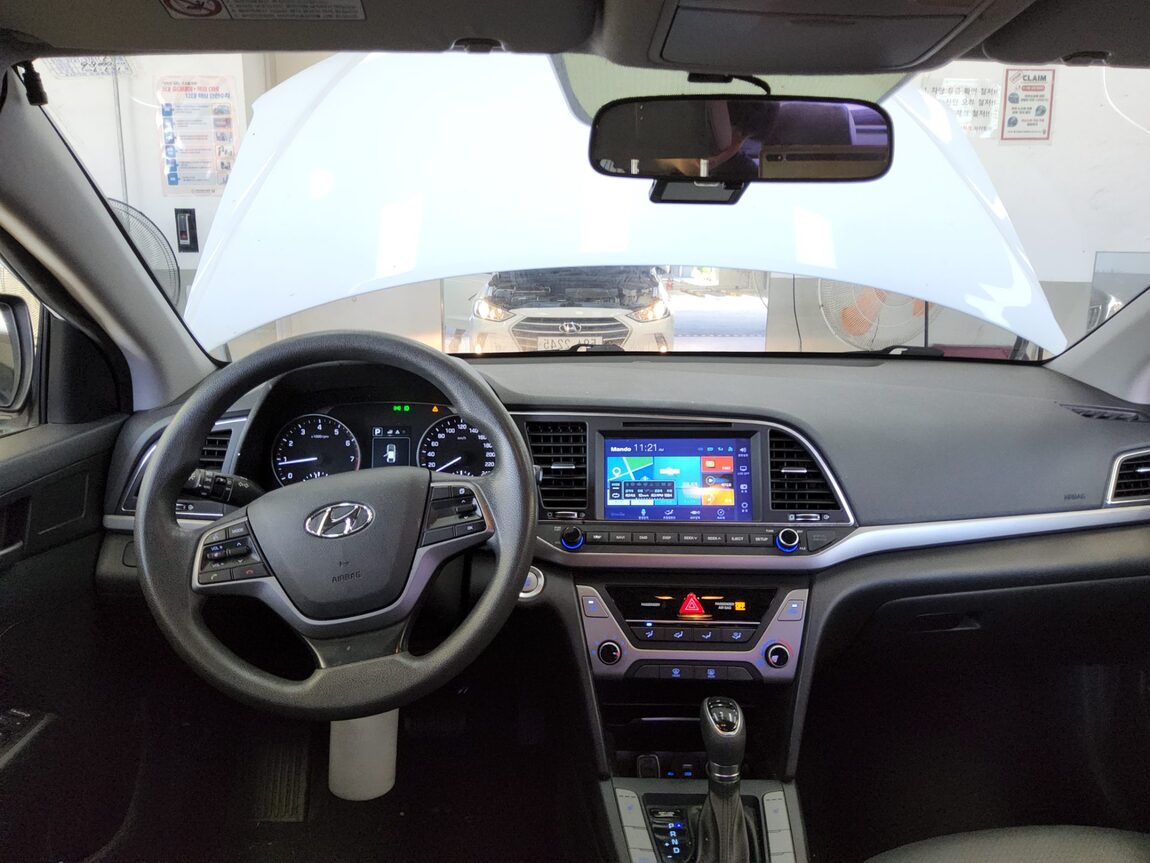 HYUNDAI AVANTE AD 1.6 GDi VALUE PLUS 2018 - zdjęcie 11
