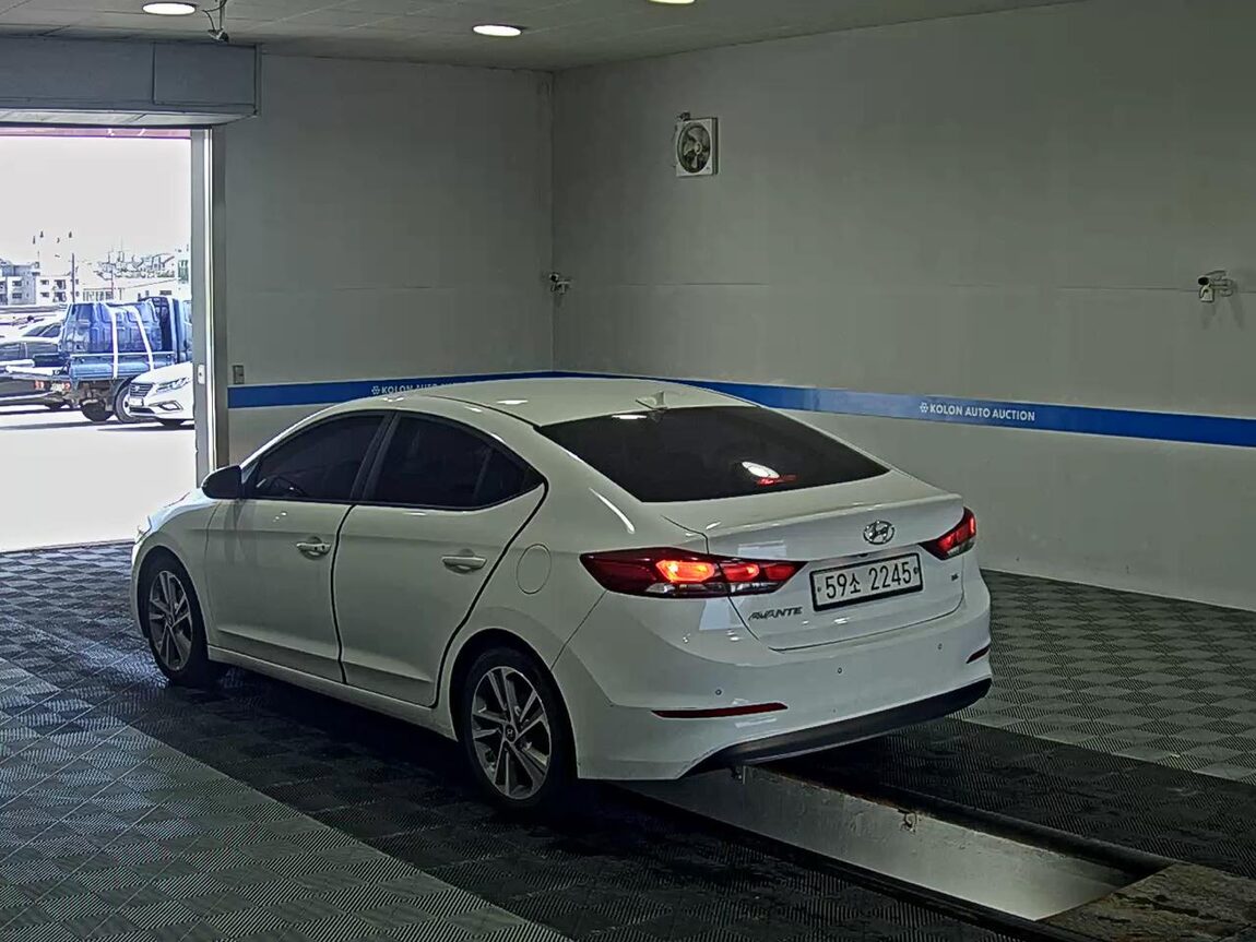 HYUNDAI AVANTE AD 1.6 GDi VALUE PLUS 2018 - zdjęcie 6