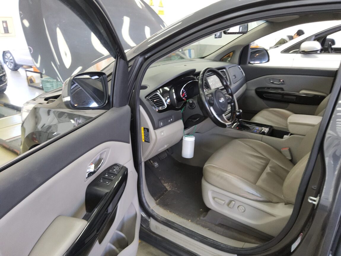 KIA ALL NEW CARNIVAL 9-SEATER DIESEL PRESTIGE 2016 - zdjęcie 10