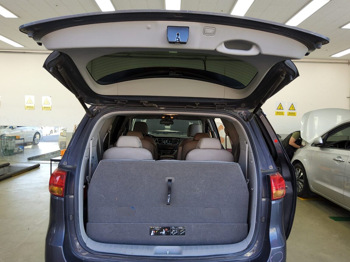 KIA ALL NEW CARNIVAL 9-SEATER DIESEL PRESTIGE 2016 - zdjęcie 15