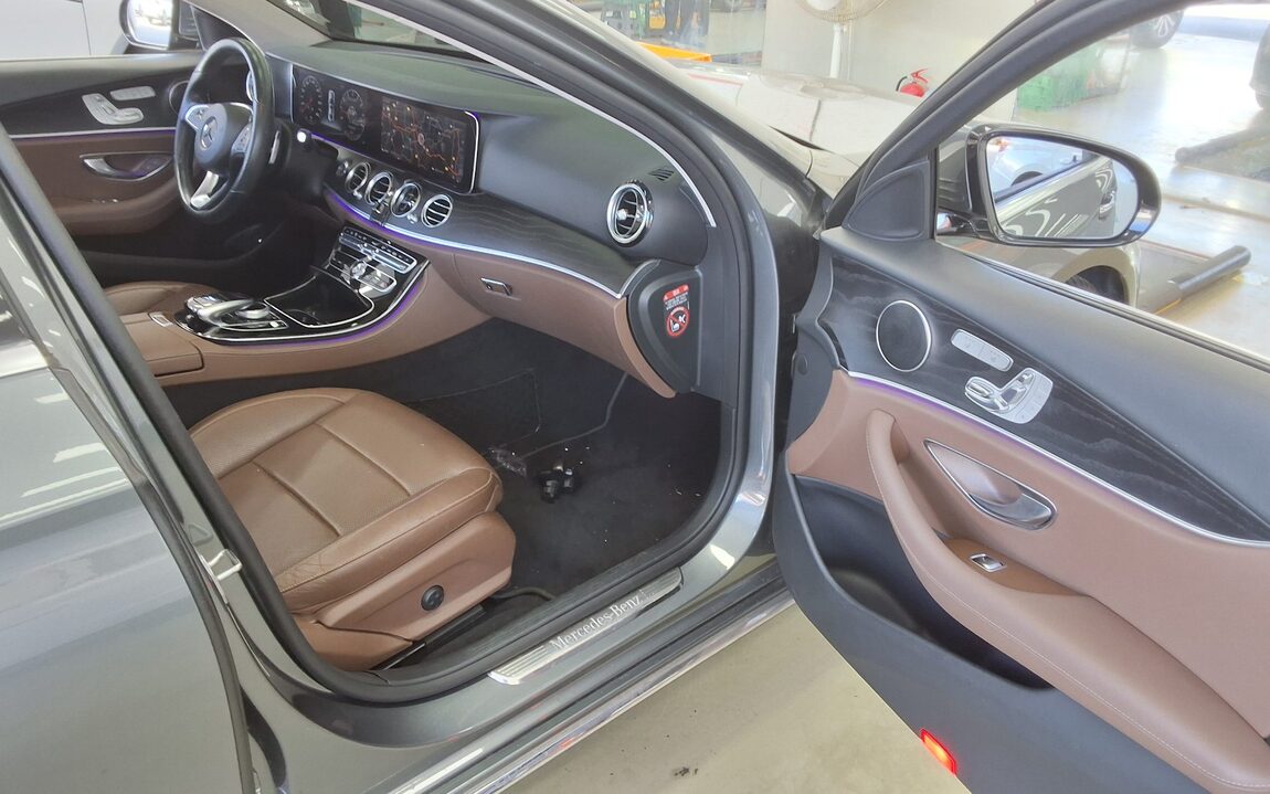 MERCEDES-BENZ E-CLASS (5TH GEN) E300 AVANTGARDE 2017 - zdjęcie 14