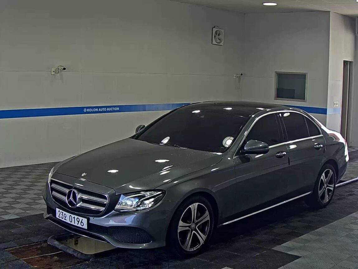 MERCEDES-BENZ E-CLASS (5TH GEN) E300 AVANTGARDE 2017 - zdjęcie 2