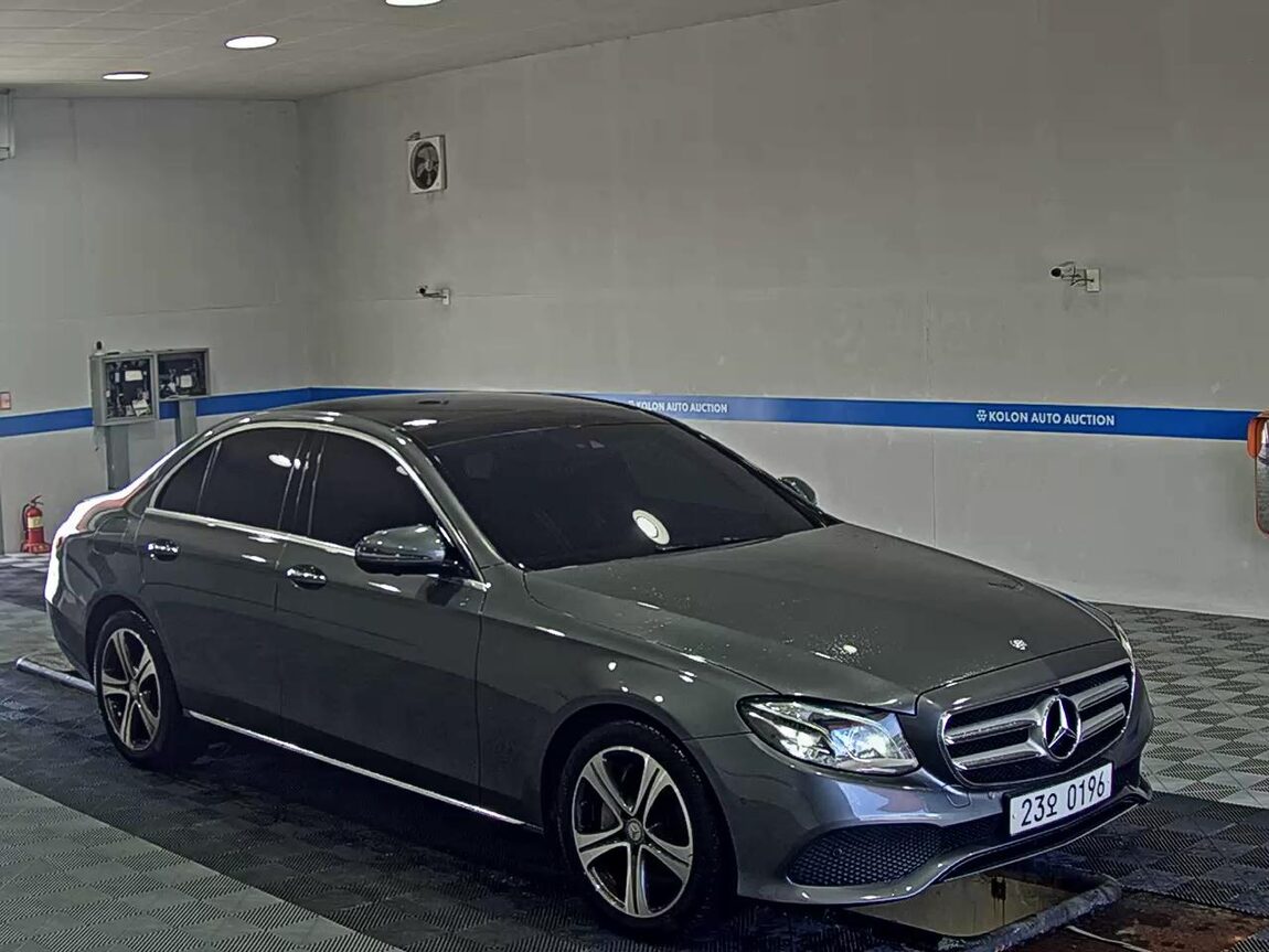 MERCEDES-BENZ E-CLASS (5TH GEN) E300 AVANTGARDE 2017 - zdjęcie 3