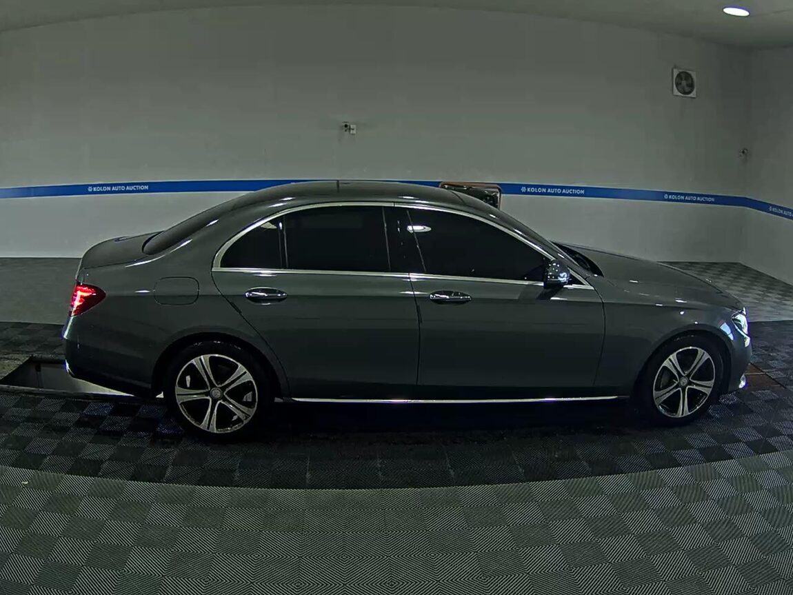 MERCEDES-BENZ E-CLASS (5TH GEN) E300 AVANTGARDE 2017 - zdjęcie 4