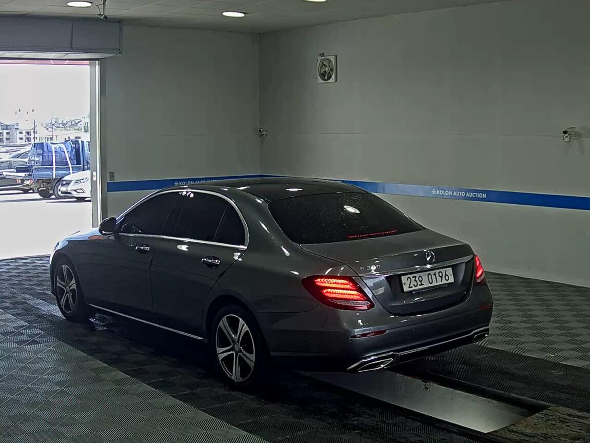 MERCEDES-BENZ E-CLASS (5TH GEN) E300 AVANTGARDE 2017 - zdjęcie 6