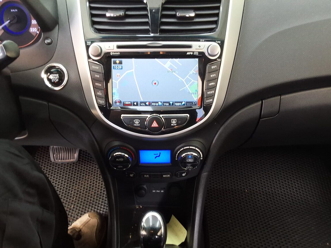 HYUNDAI NEW ACCENT 1.6 GDI TOP 2012 - zdjęcie 24