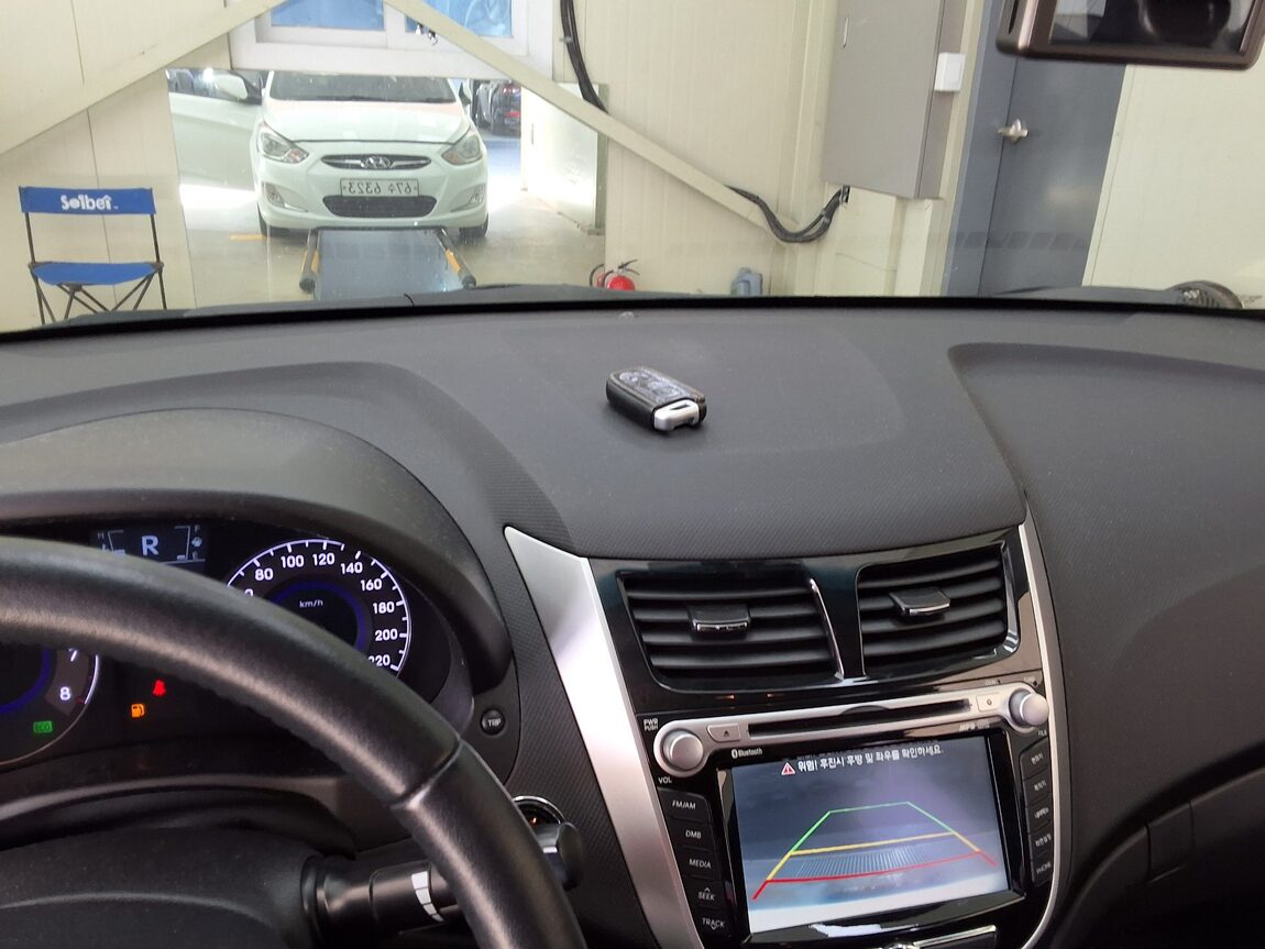 HYUNDAI NEW ACCENT 1.6 GDI TOP 2012 - zdjęcie 25
