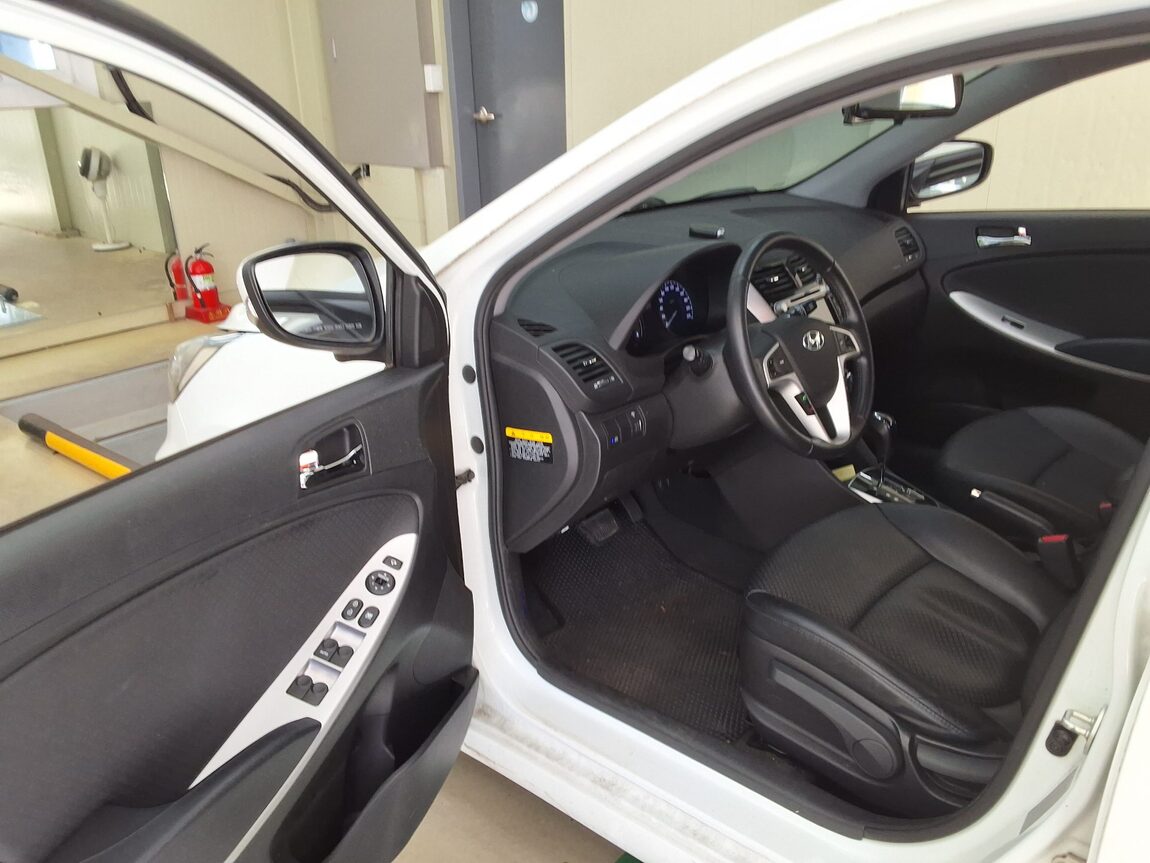 HYUNDAI NEW ACCENT 1.6 GDI TOP 2012 - zdjęcie 11
