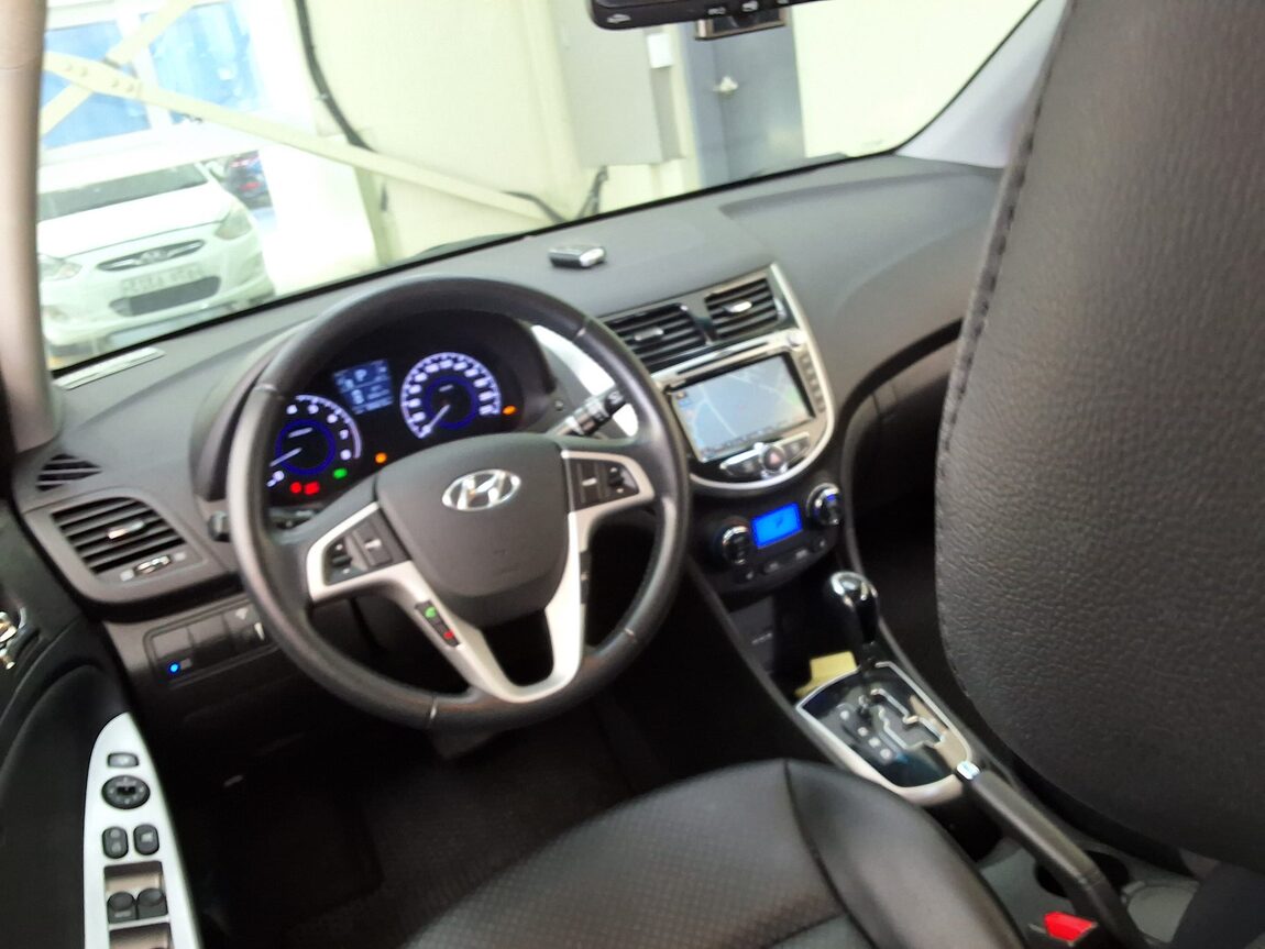 HYUNDAI NEW ACCENT 1.6 GDI TOP 2012 - zdjęcie 12