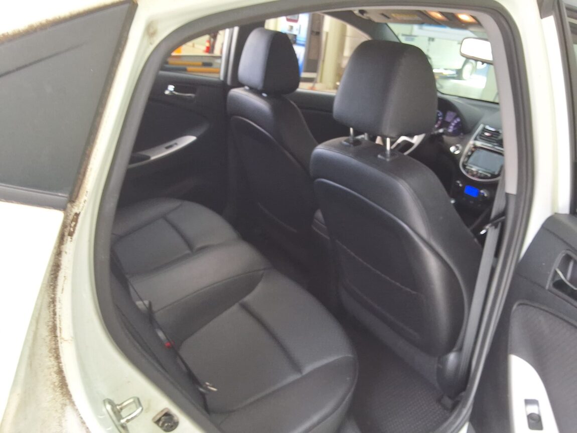 HYUNDAI NEW ACCENT 1.6 GDI TOP 2012 - zdjęcie 14
