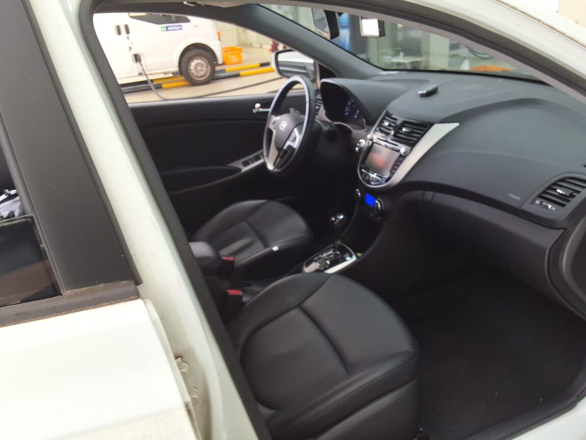 HYUNDAI NEW ACCENT 1.6 GDI TOP 2012 - zdjęcie 15