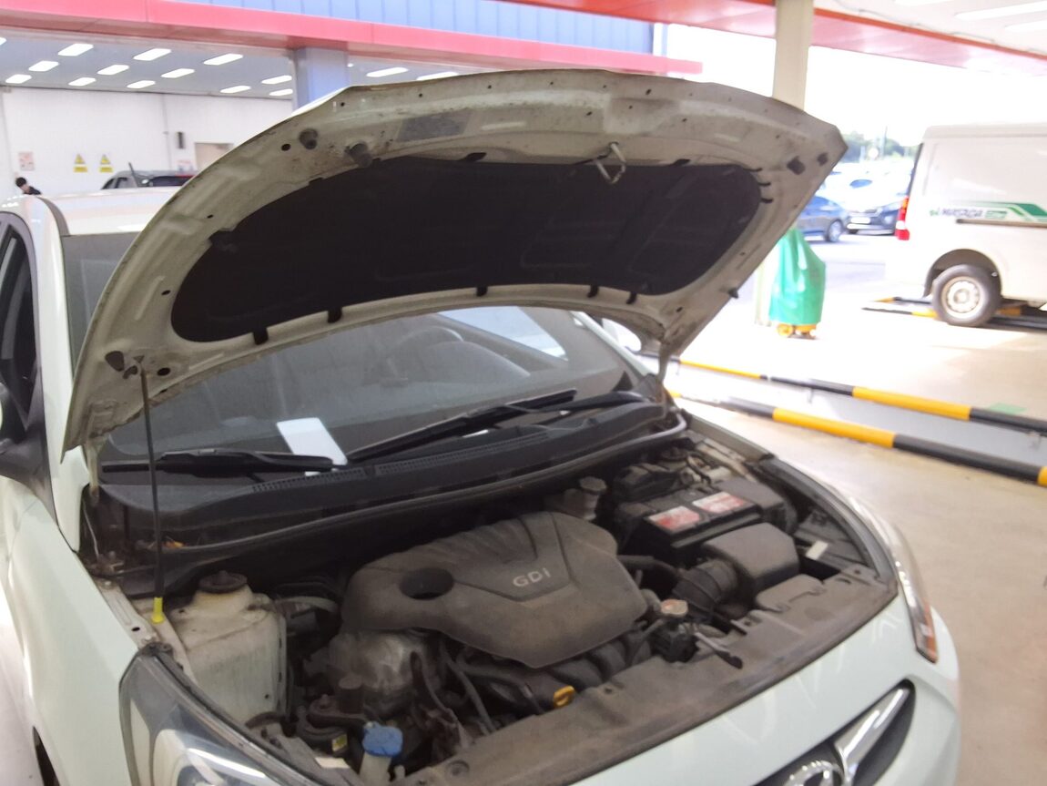 HYUNDAI NEW ACCENT 1.6 GDI TOP 2012 - zdjęcie 18