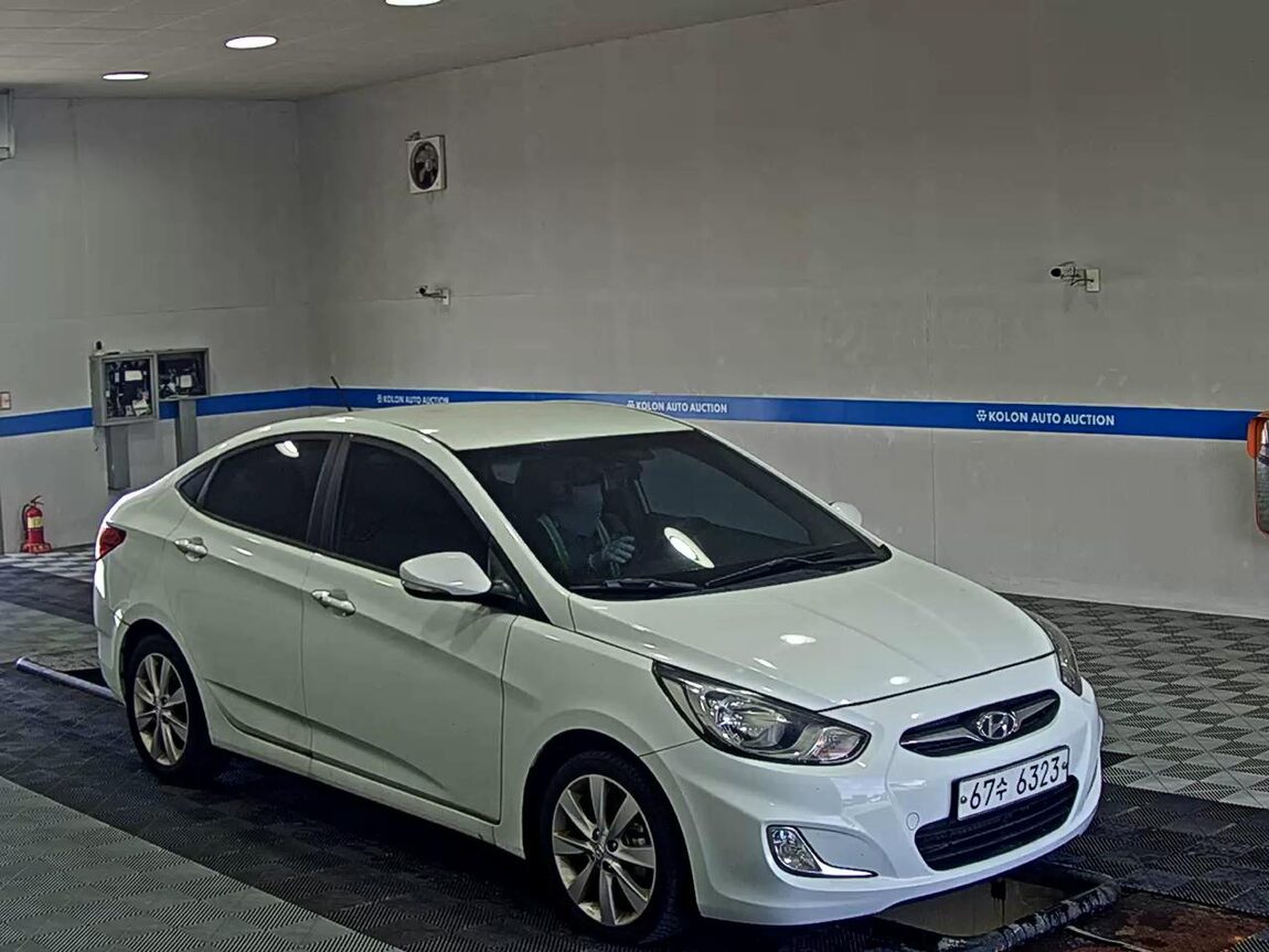 HYUNDAI NEW ACCENT 1.6 GDI TOP 2012 - zdjęcie 3