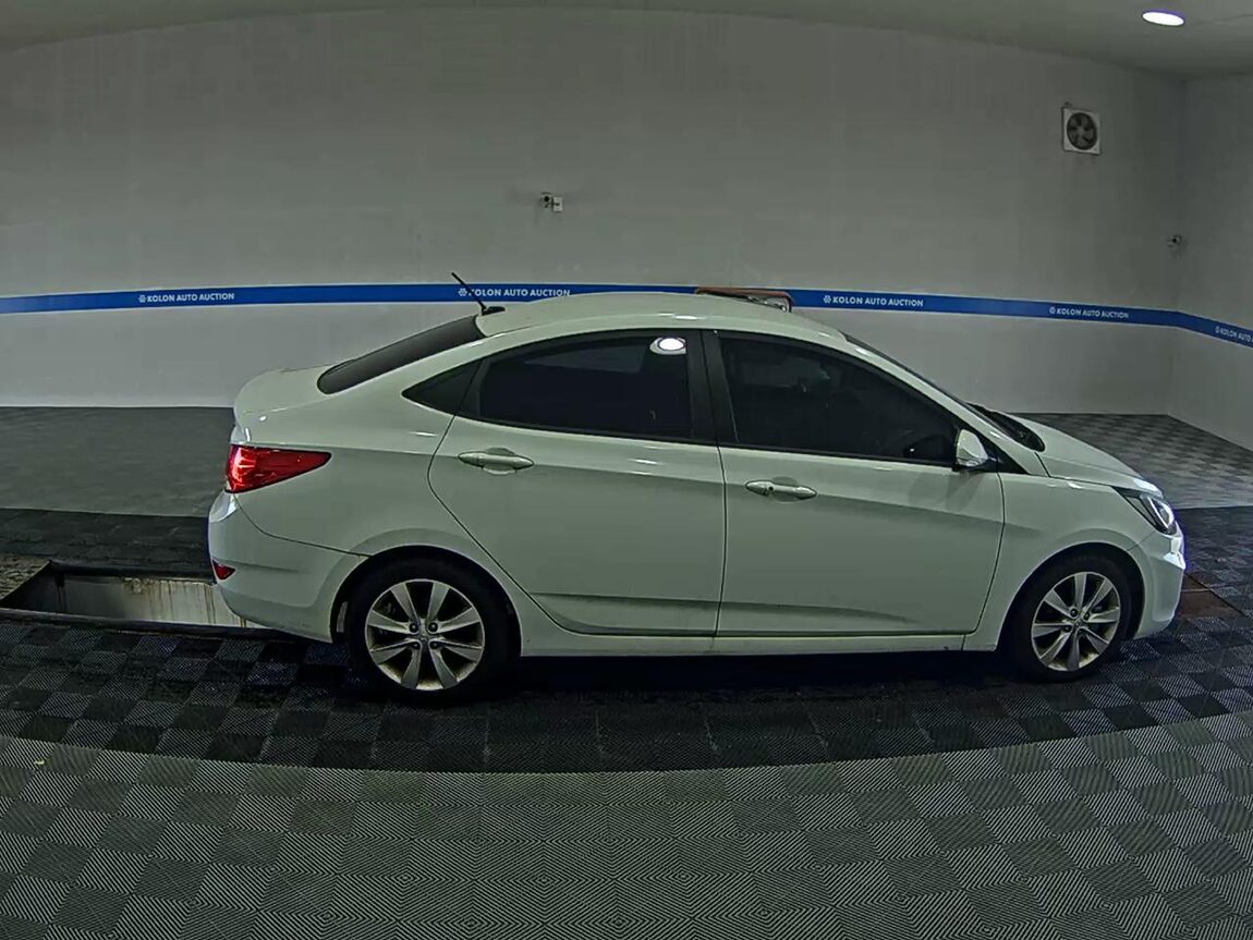 HYUNDAI NEW ACCENT 1.6 GDI TOP 2012 - zdjęcie 4