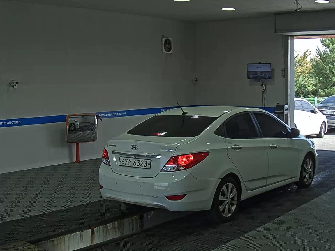 HYUNDAI NEW ACCENT 1.6 GDI TOP 2012 - zdjęcie 5