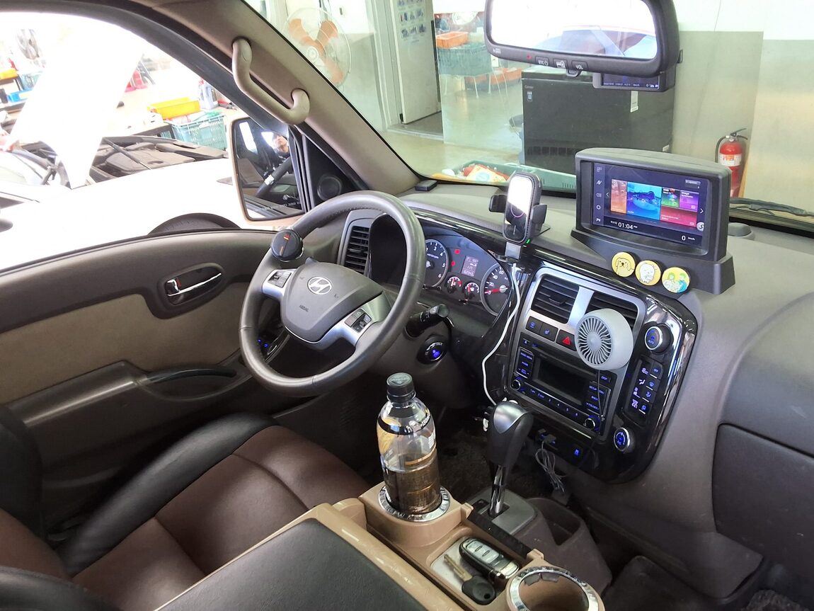 HYUNDAI PORTER II CRDi SUPER CAB EXTRA LONG WHEELBASE PREMIUM 2019 - zdjęcie 11