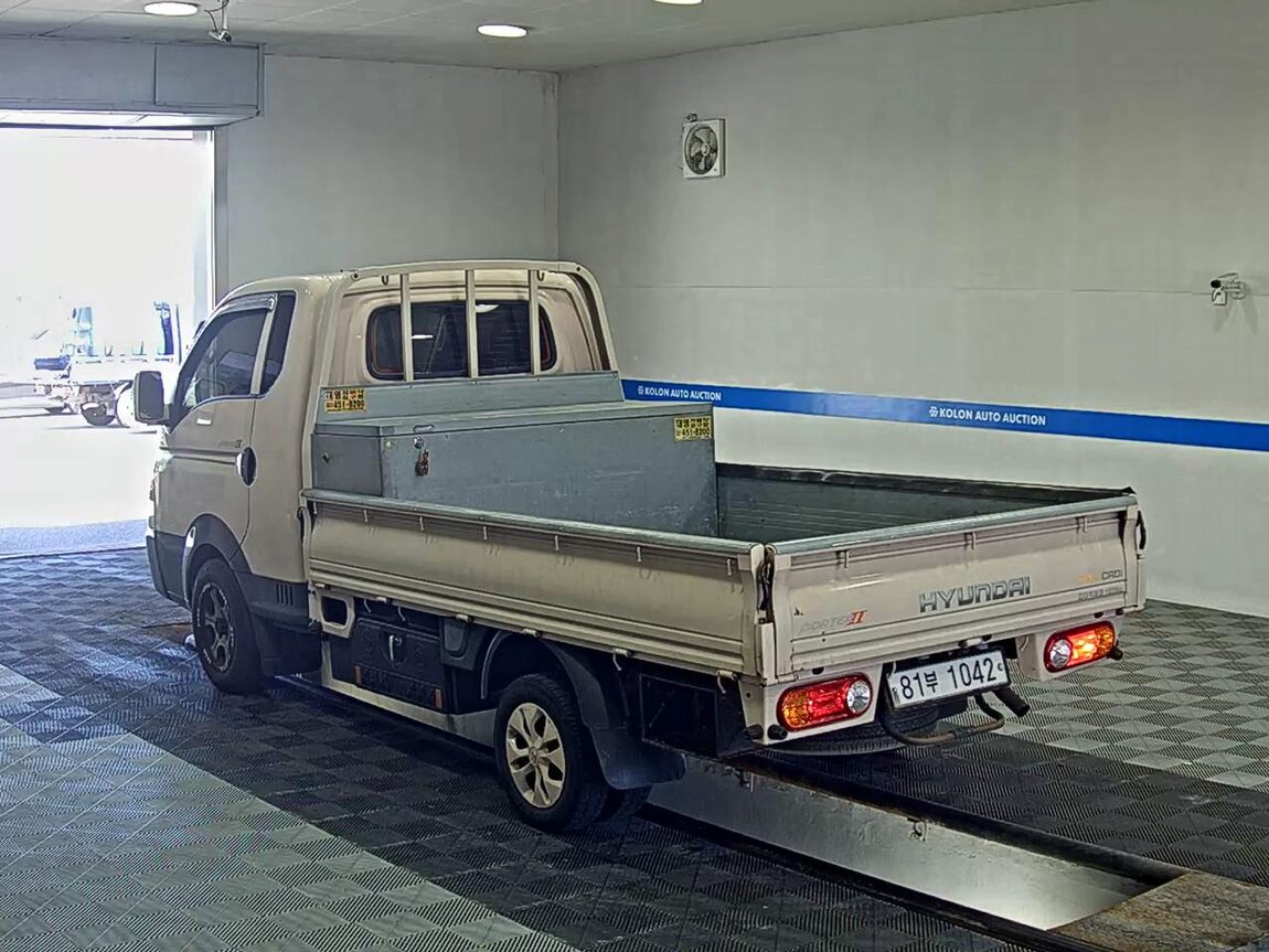 HYUNDAI PORTER II CRDi SUPER CAB EXTRA LONG WHEELBASE PREMIUM 2019 - zdjęcie 6