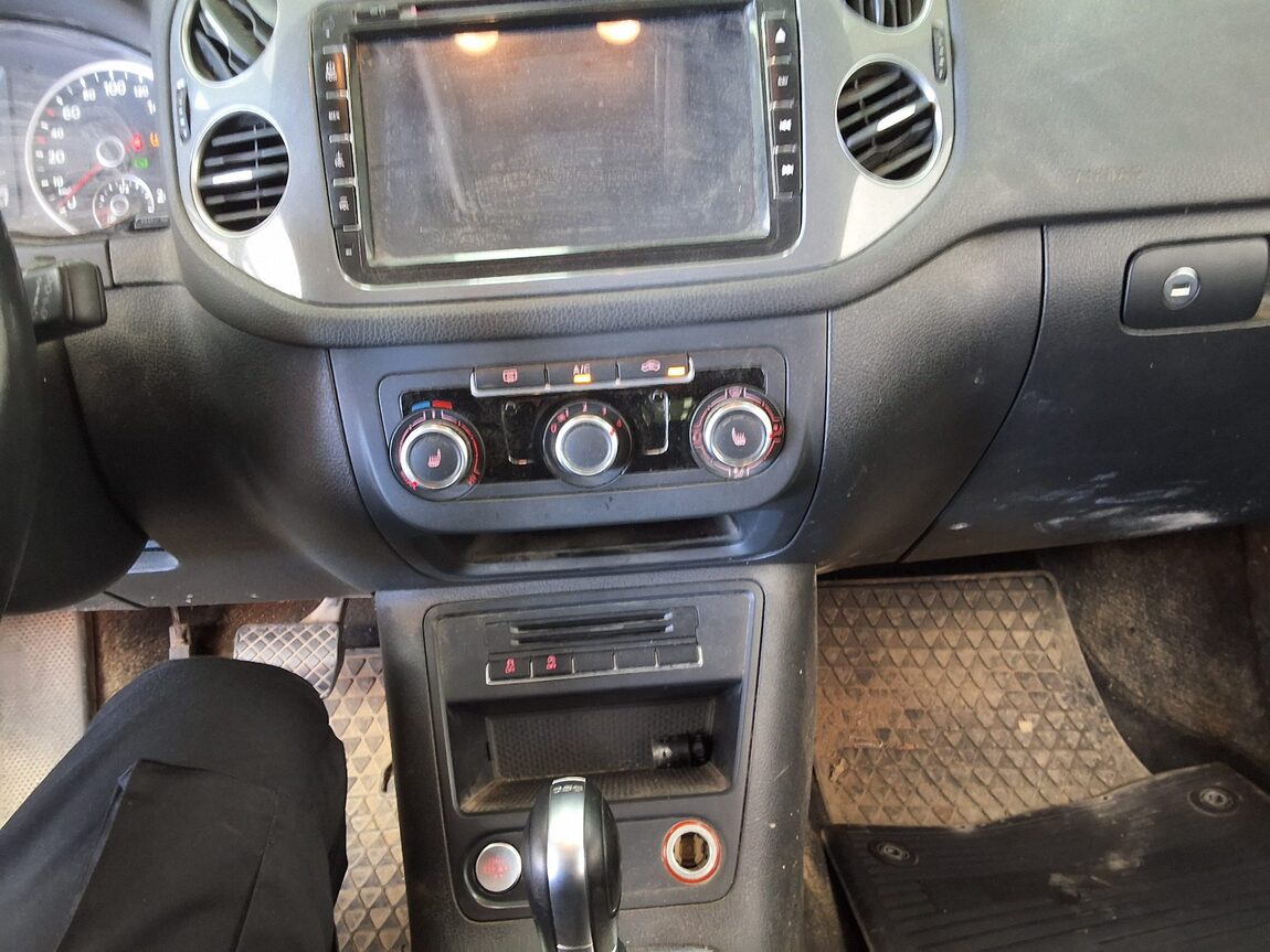 VOLKSWAGEN TIGUAN 2.0 TDI BLUEMOTION 2015 - zdjęcie 24