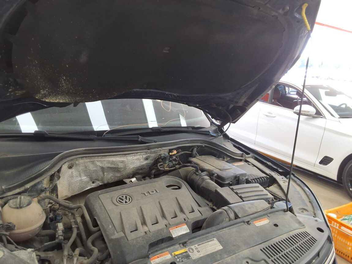 VOLKSWAGEN TIGUAN 2.0 TDI BLUEMOTION 2015 - zdjęcie 18