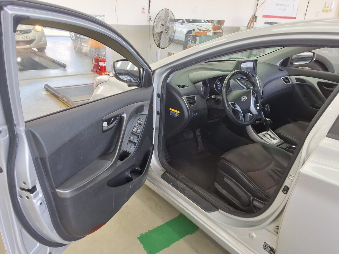 HYUNDAI AVANTE MD M16 GDi LUXURY 2011 - zdjęcie 10